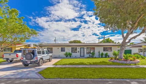 Tiny photo for 1320 S Deerfield Avenue, Deerfield Beach, FL 33441 (MLS # R11164906)