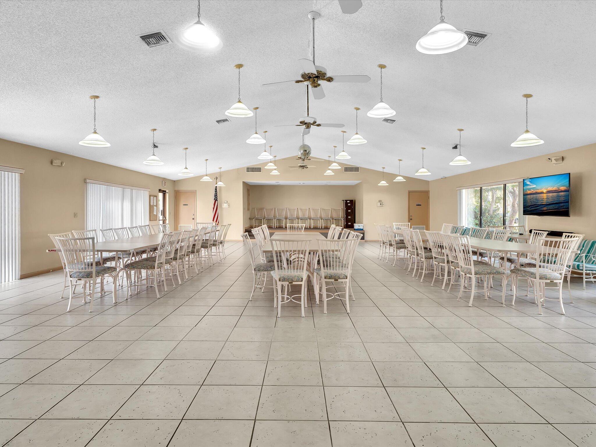 MEADOWBROOK LAKES VIEW CO - Residential