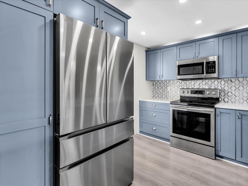 MEADOWBROOK LAKES VIEW CONDO - Residential