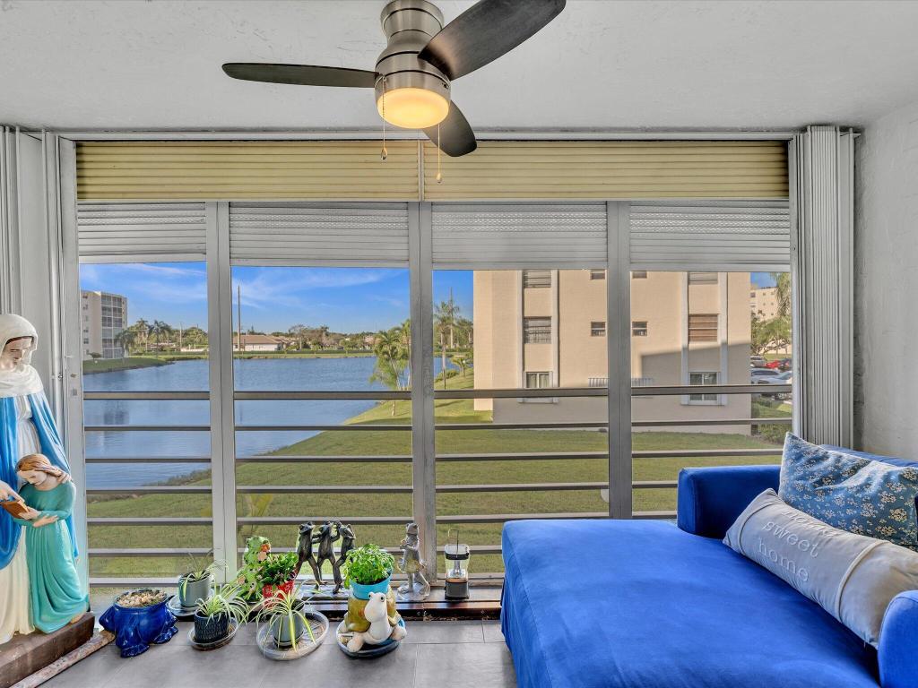 MEADOWBROOK LAKES VIEW CONDO - Residential