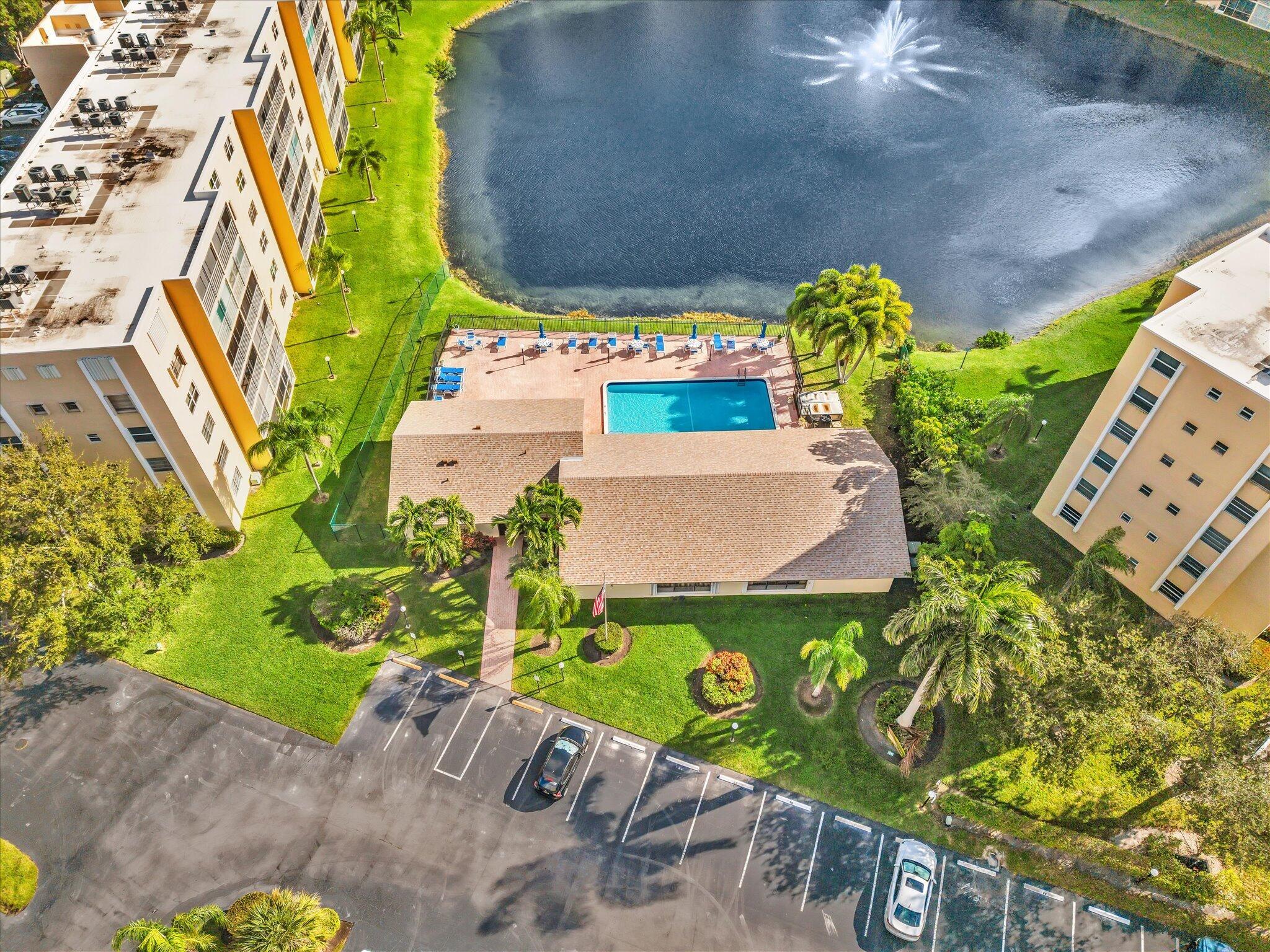 MEADOWBROOK LAKES VIEW CO - Residential