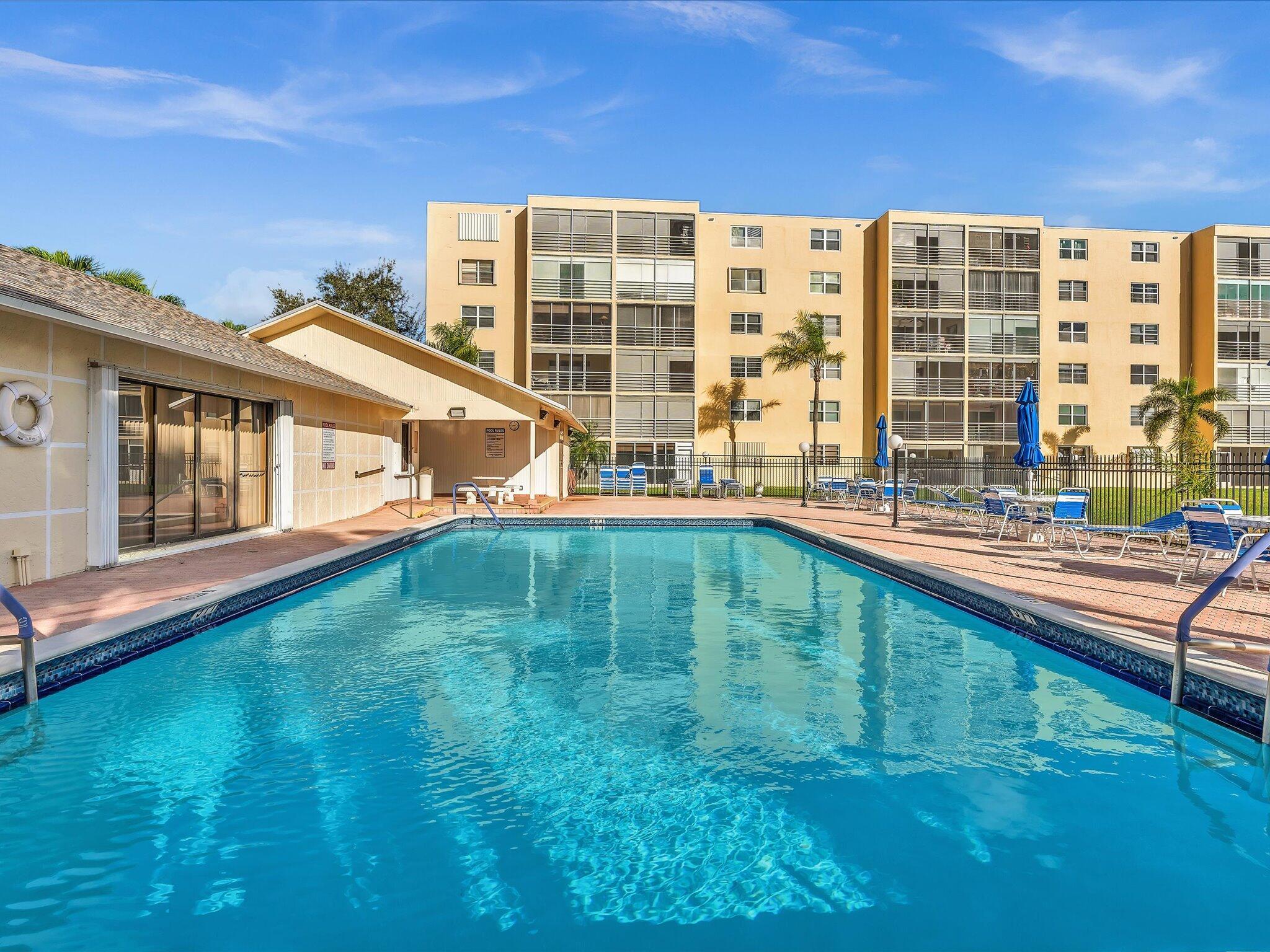 MEADOWBROOK LAKES VIEW CO - Residential