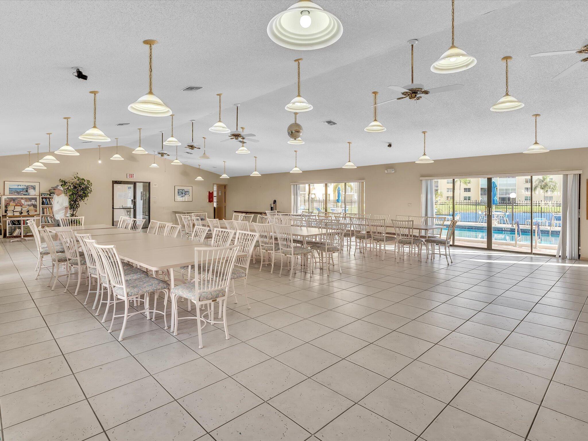 MEADOWBROOK LAKES VIEW CO - Residential