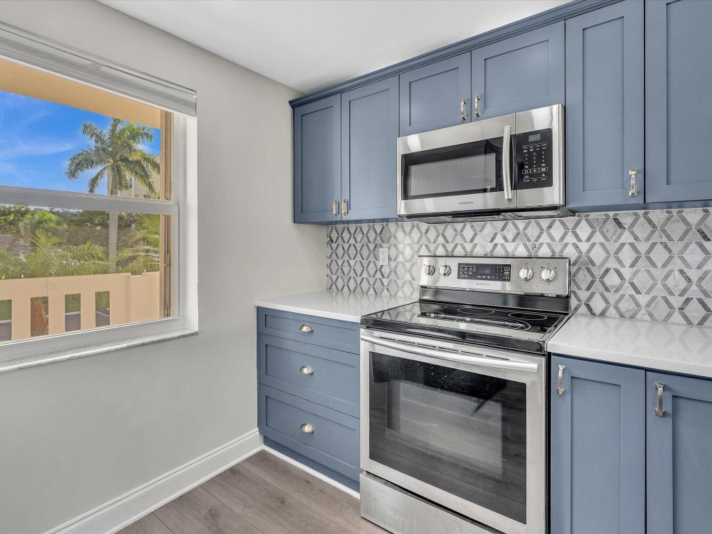 MEADOWBROOK LAKES VIEW CONDO - Residential