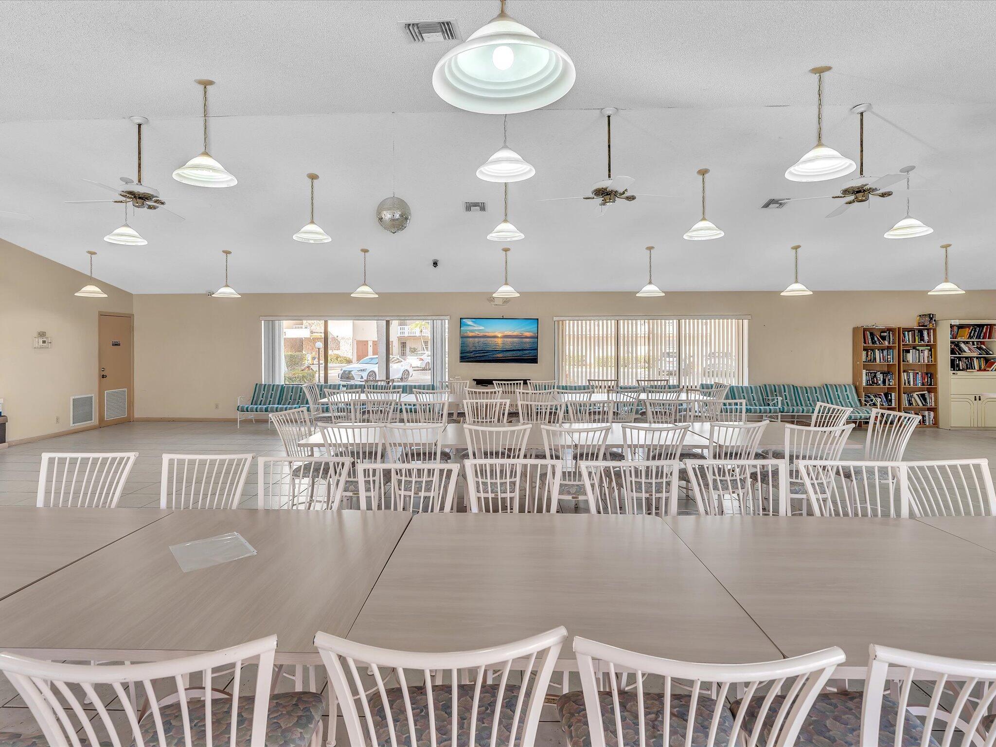 MEADOWBROOK LAKES VIEW CO - Residential