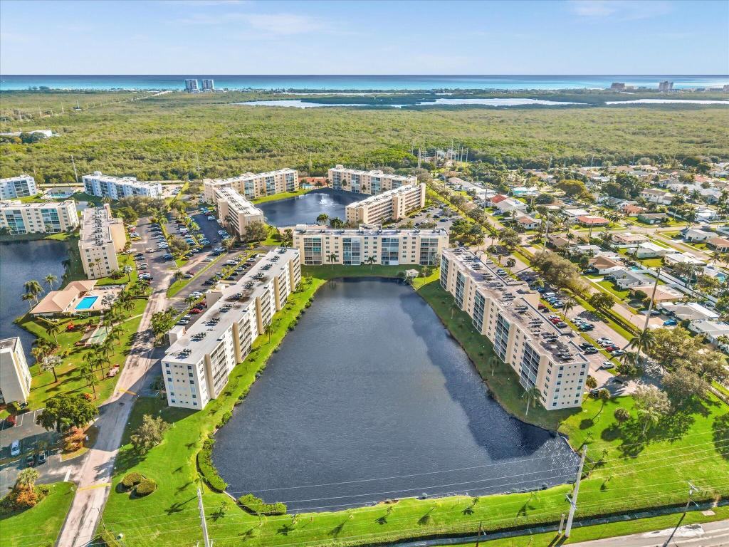 MEADOWBROOK LAKES VIEW CONDO - Residential