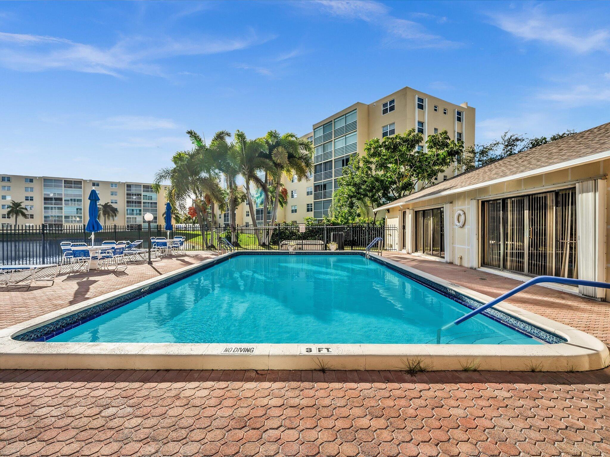 MEADOWBROOK LAKES VIEW CO - Residential