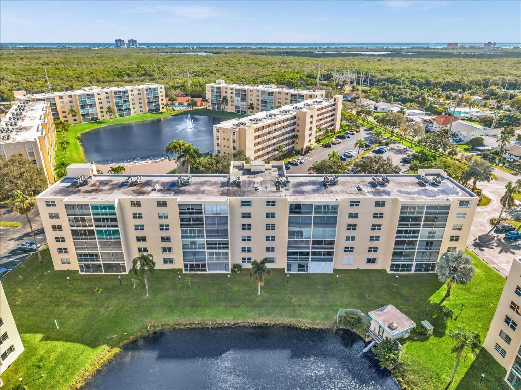 MEADOWBROOK LAKES VIEW CONDO - Residential