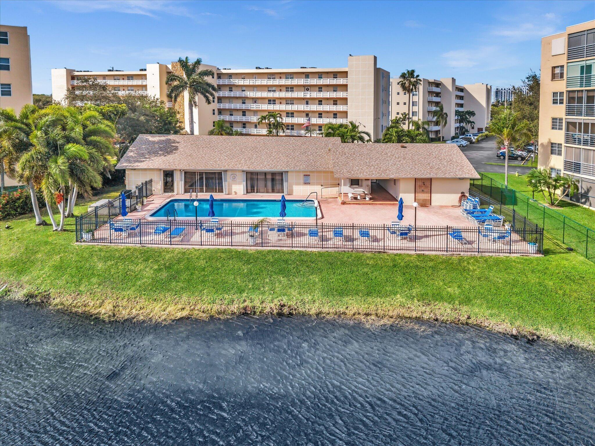 MEADOWBROOK LAKES VIEW CO - Residential