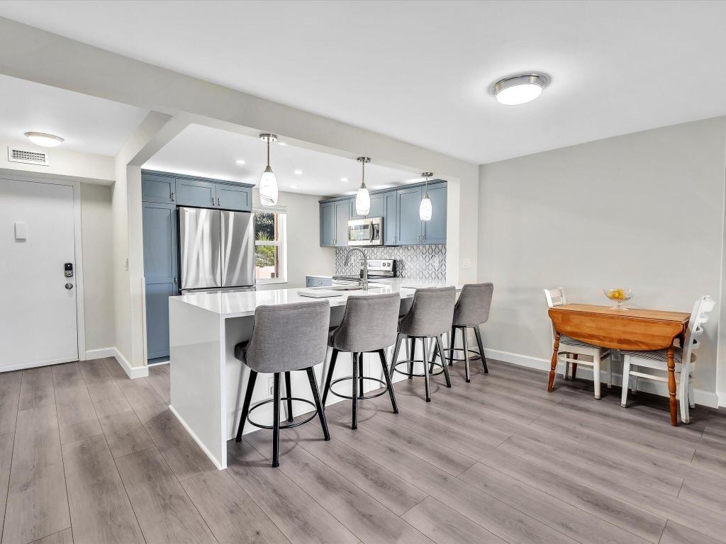 MEADOWBROOK LAKES VIEW CONDO - Residential