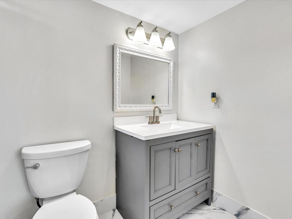 MEADOWBROOK LAKES VIEW CONDO - Residential