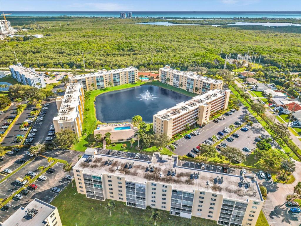 MEADOWBROOK LAKES VIEW CONDO - Residential