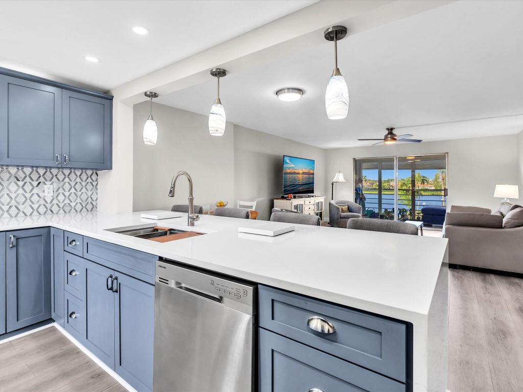 MEADOWBROOK LAKES VIEW CONDO - Residential