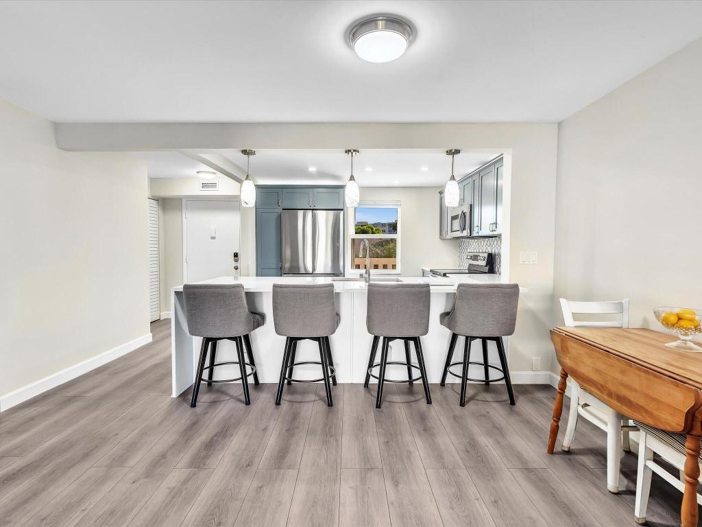 MEADOWBROOK LAKES VIEW CONDO - Residential