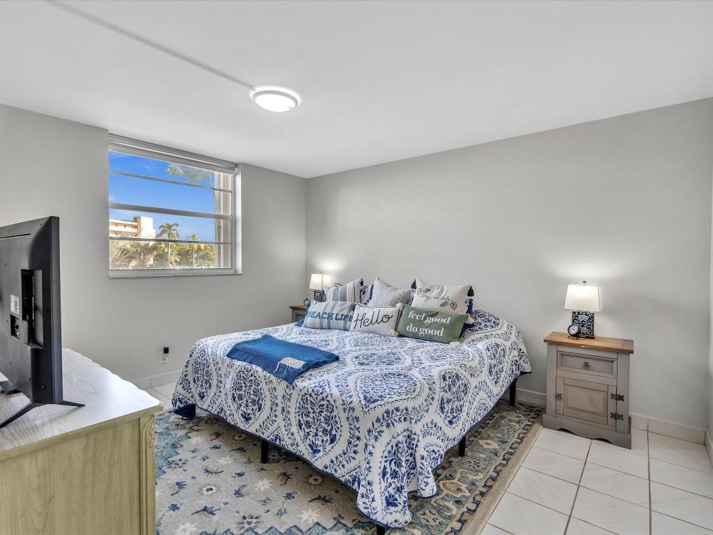 MEADOWBROOK LAKES VIEW CONDO - Residential