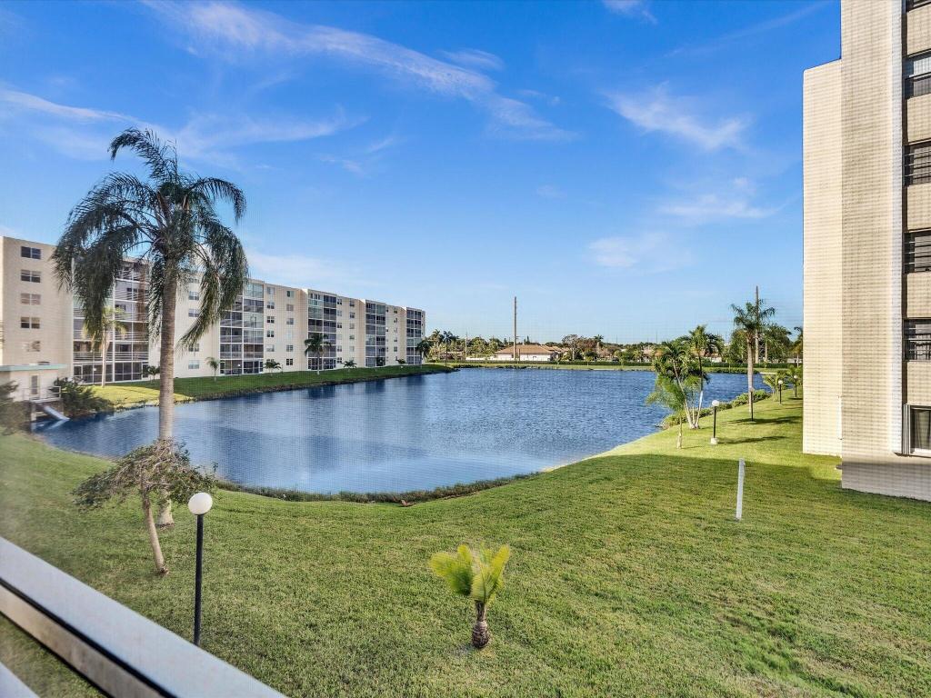 MEADOWBROOK LAKES VIEW CONDO - Residential