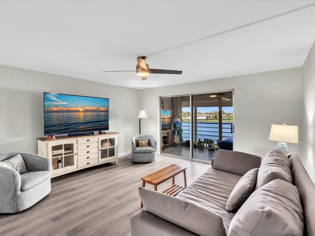 MEADOWBROOK LAKES VIEW CONDO - Residential