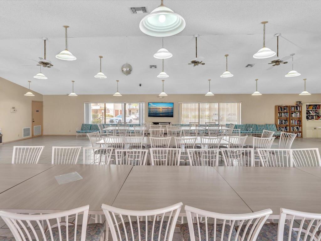 MEADOWBROOK LAKES VIEW CONDO - Residential