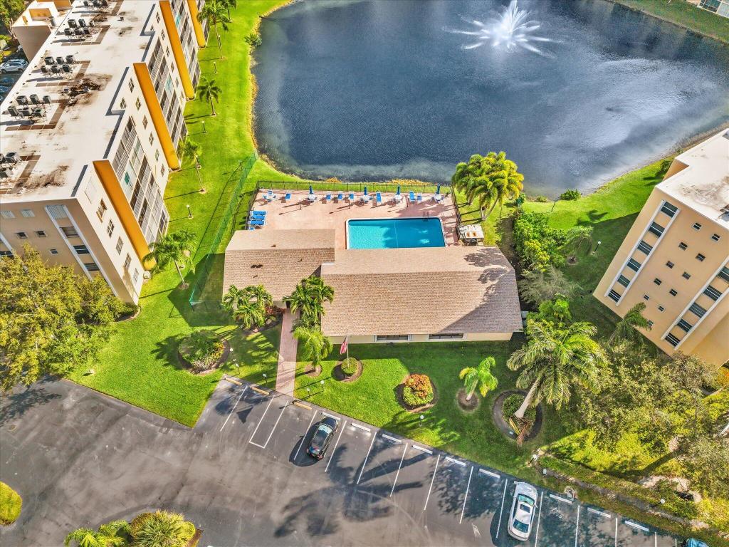 MEADOWBROOK LAKES VIEW CONDO - Residential