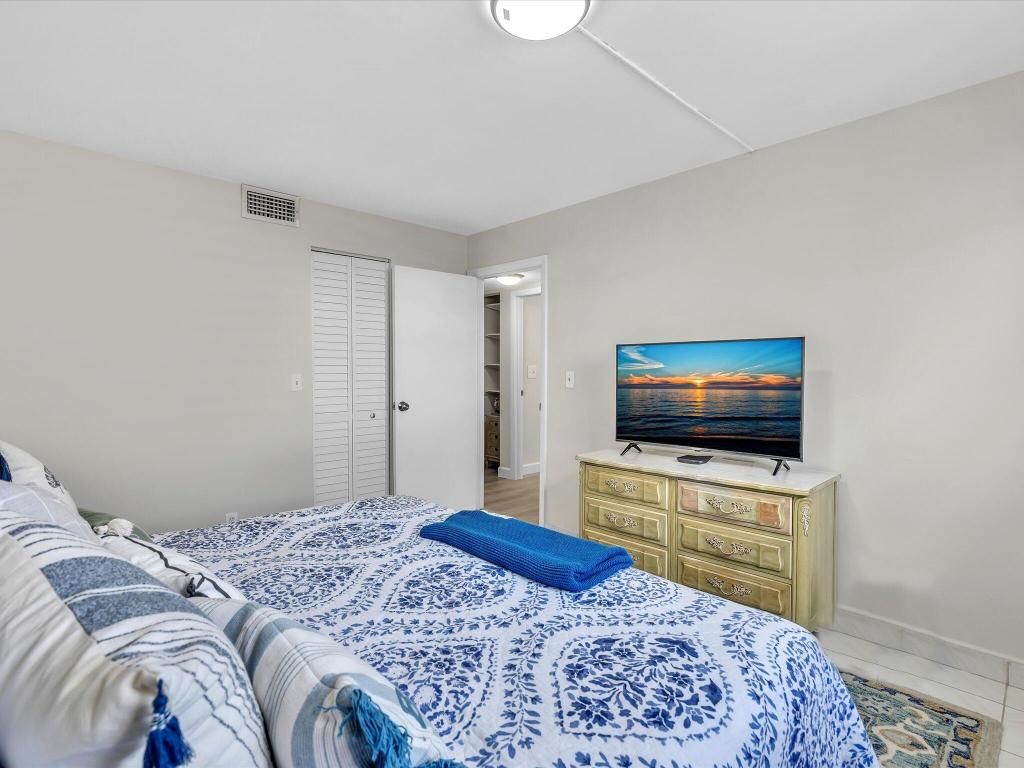 MEADOWBROOK LAKES VIEW CONDO - Residential