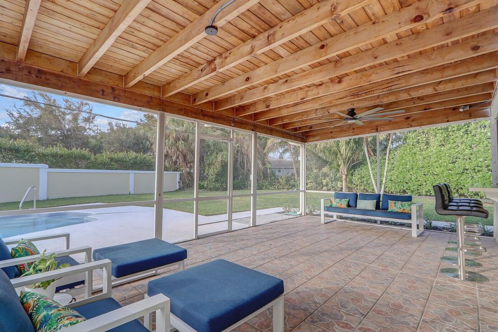 Photo of 77 Holly Circle, Tequesta, FL 33469 (MLS # R10949661)