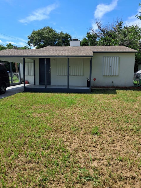 Photo of 1013 Mayflower Road, Fort Pierce, FL 34950 (MLS # B26076509)
