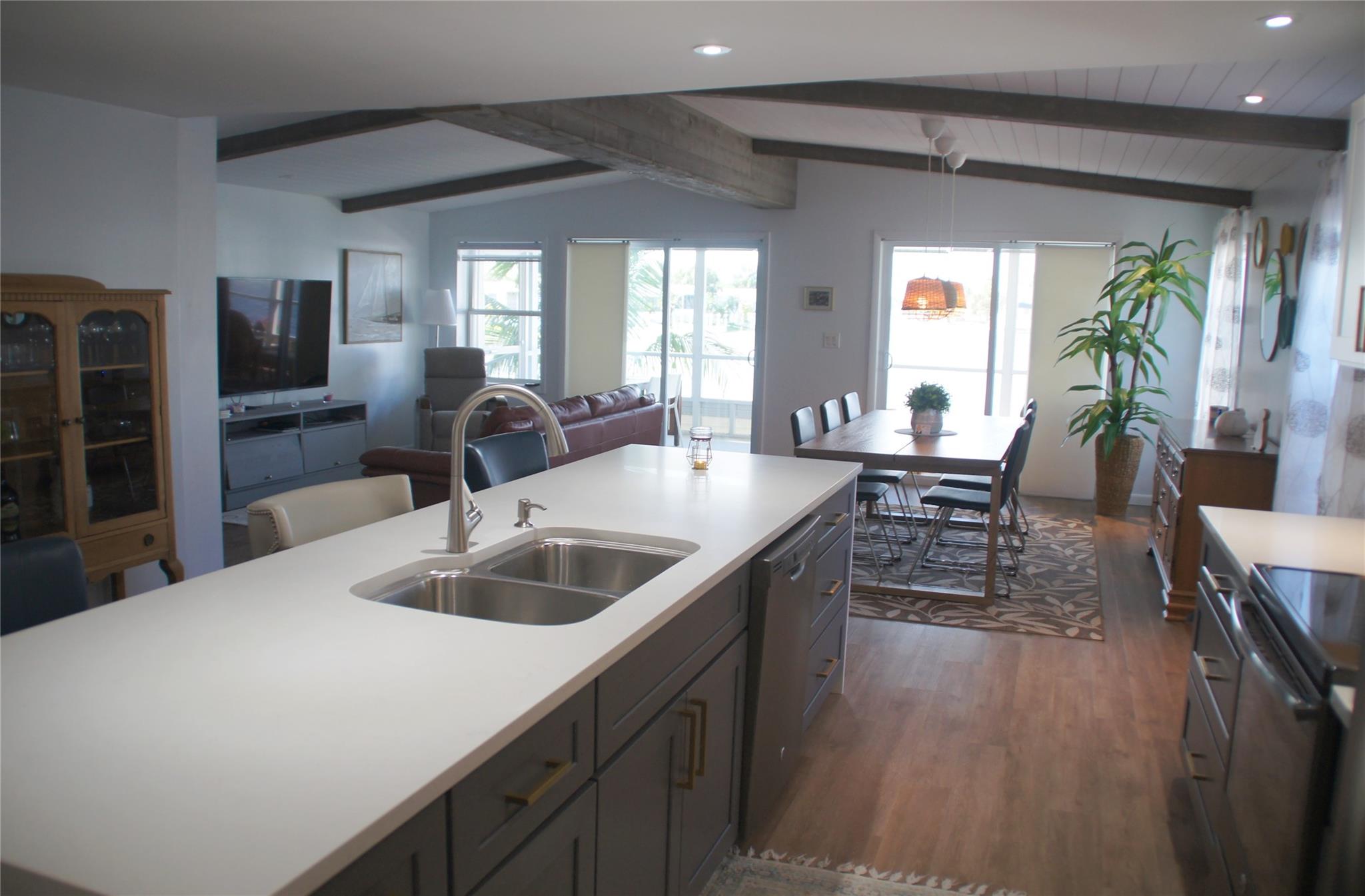 Ravenswood Estates & Mari - Residential