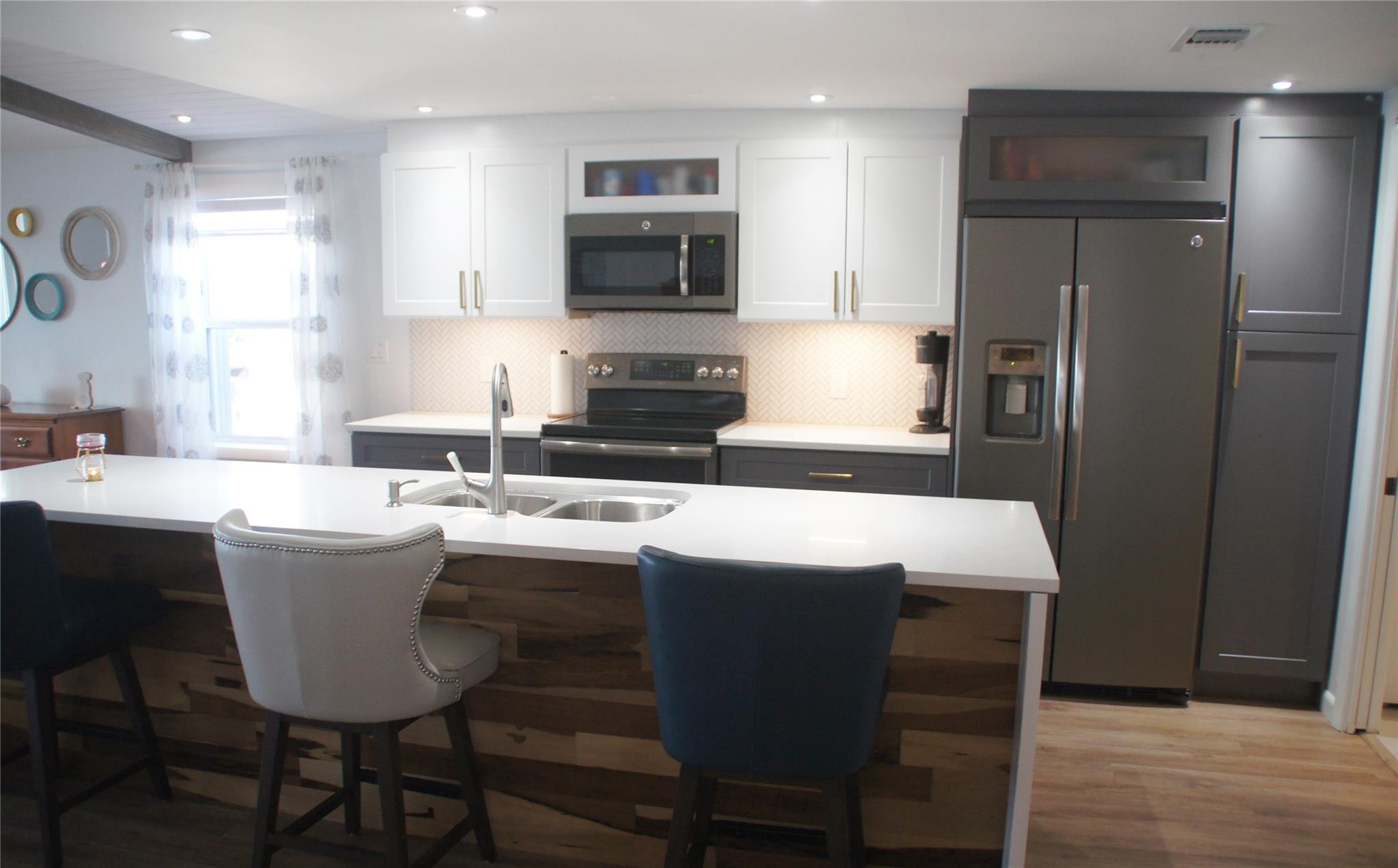 Ravenswood Estates & Mari - Residential