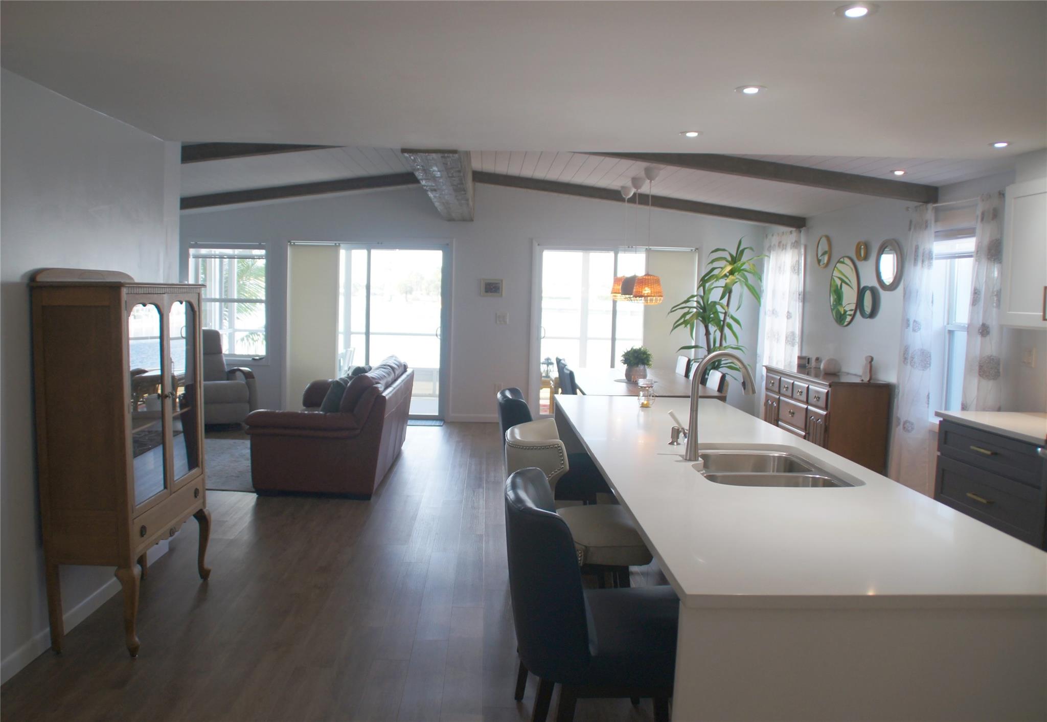 Ravenswood Estates & Mari - Residential