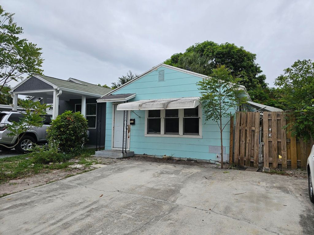 Photo of 516 N C Street, Lake Worth Beach, FL 33460 (MLS # R10996598)