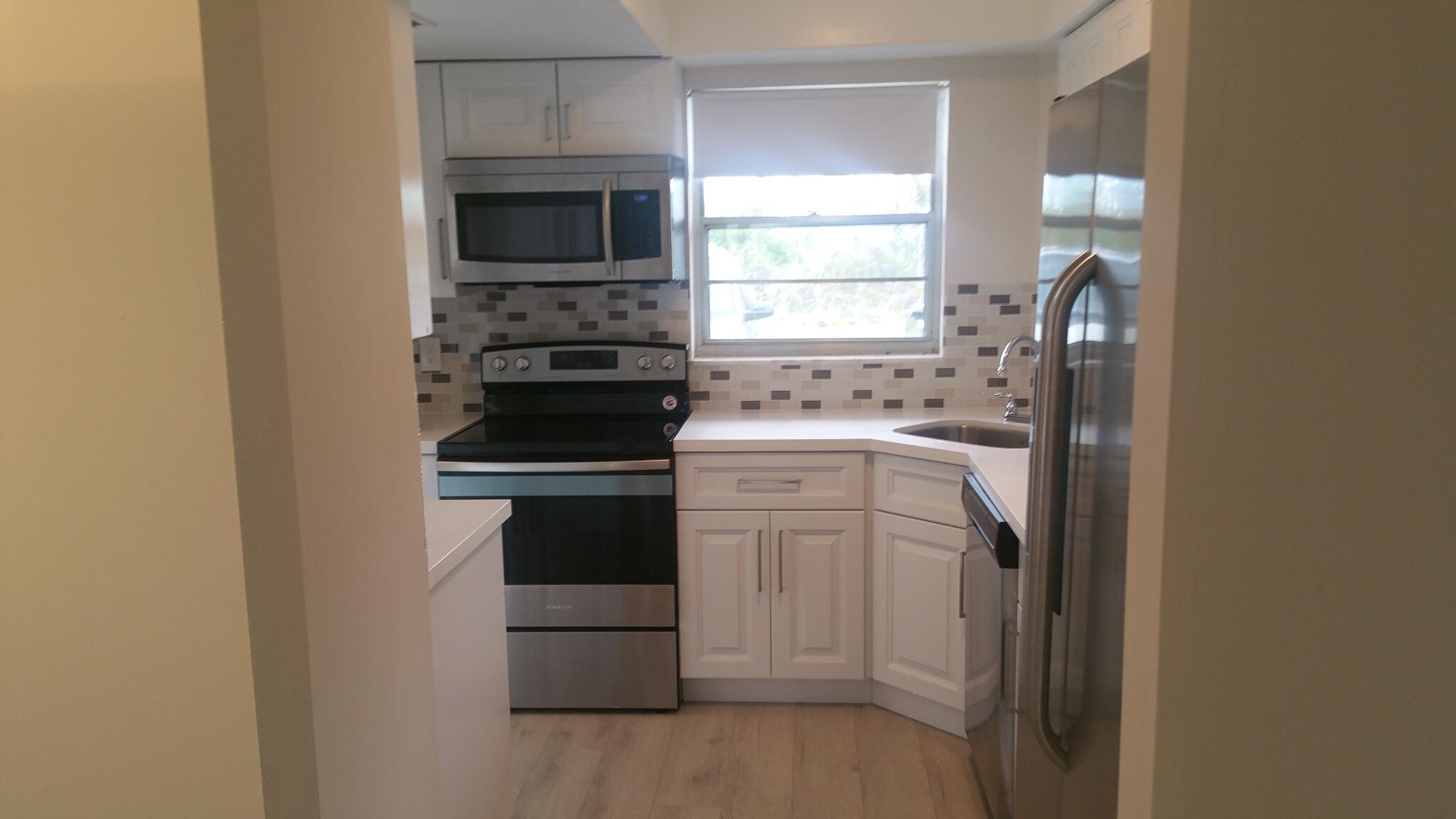 THE LITTLE CLUB CONDO - Residential Lease