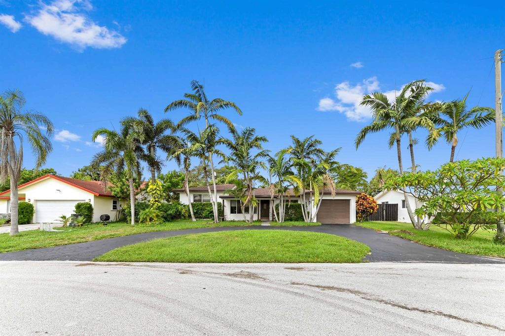 Photo of 999 NW 3rd Avenue, Boca Raton, FL 33432 (MLS # R11122844)