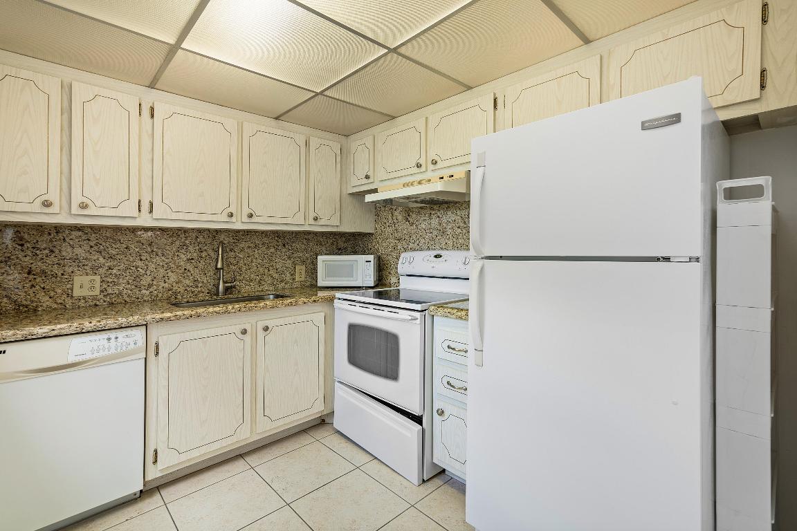 BRIGHTON AT CENTURY VILLAGE CONDO - Residential Lease