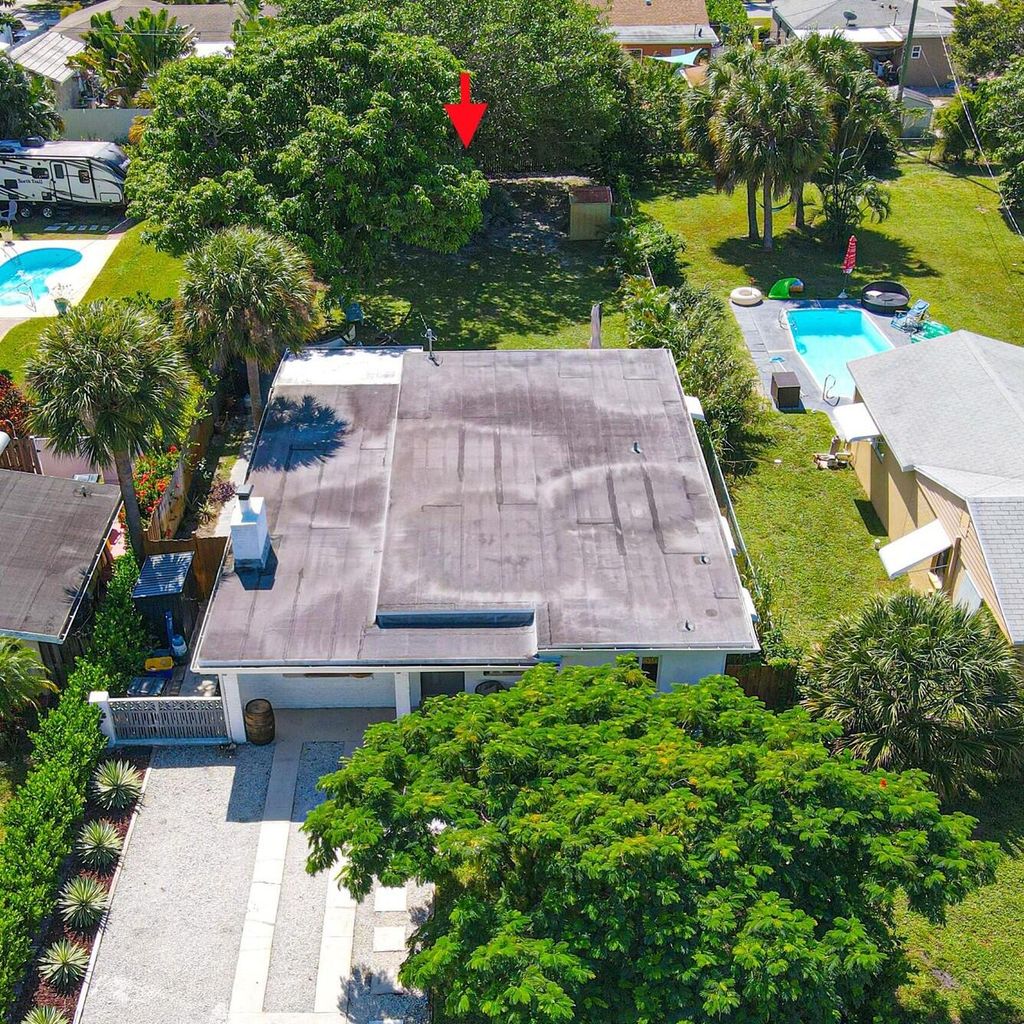 Photo of 1225 15th Avenue N, Lake Worth Beach, FL 33460 (MLS # R11091276)