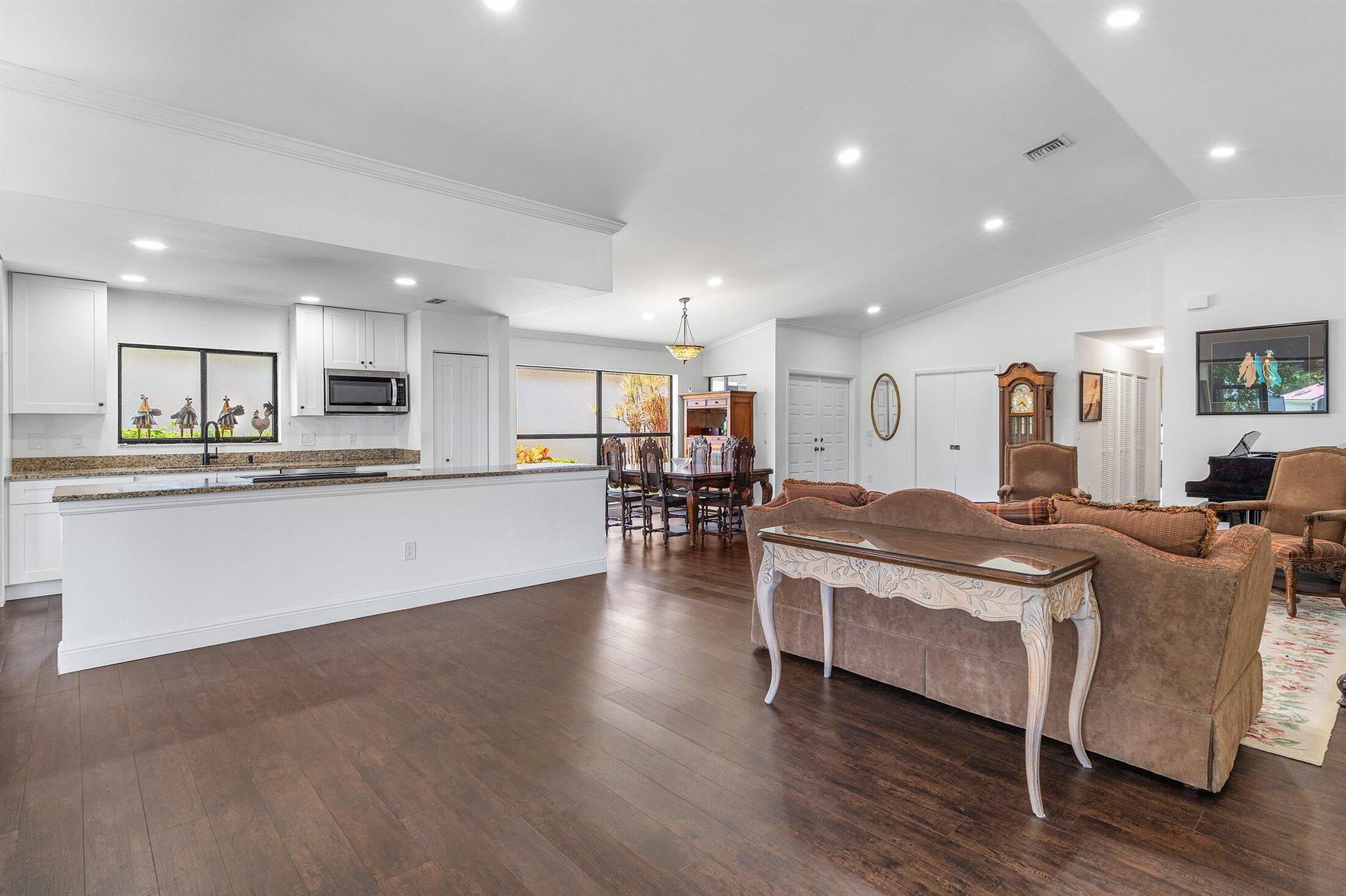 11146 Highland Circle
