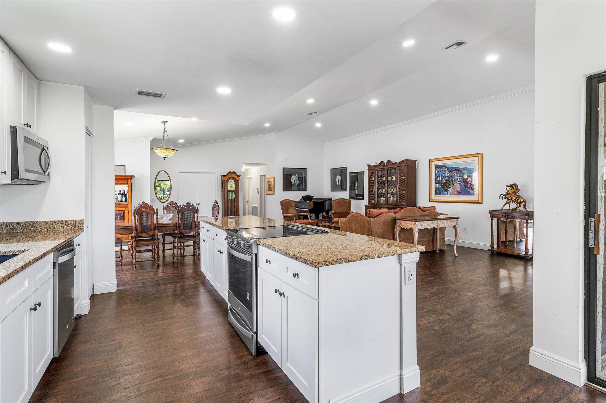 11146 Highland Circle