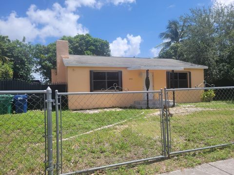 1815 NW 88th Terrace Miami FL 33147