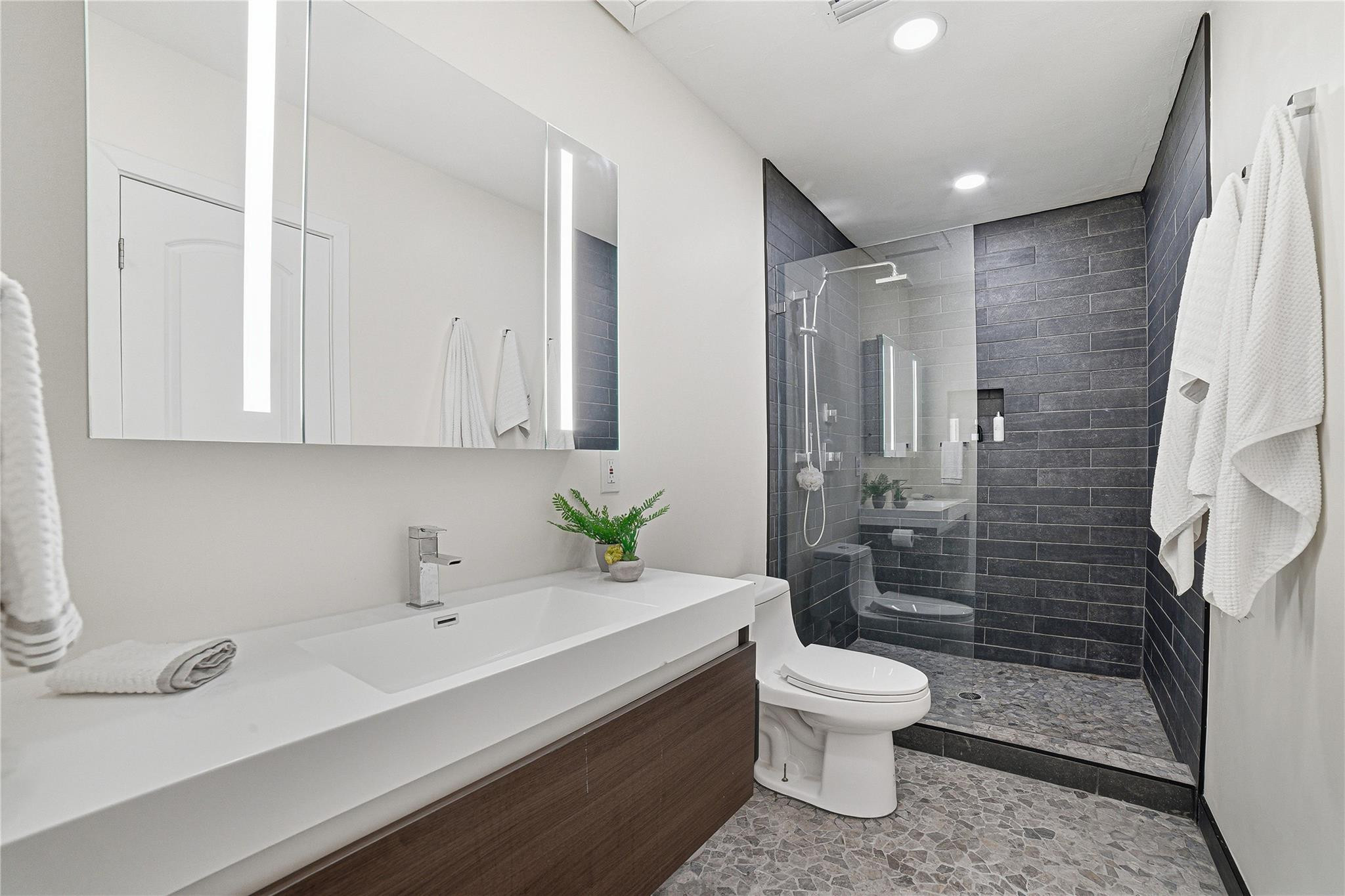 Lauder-Gate 26-48 B - Residential Income