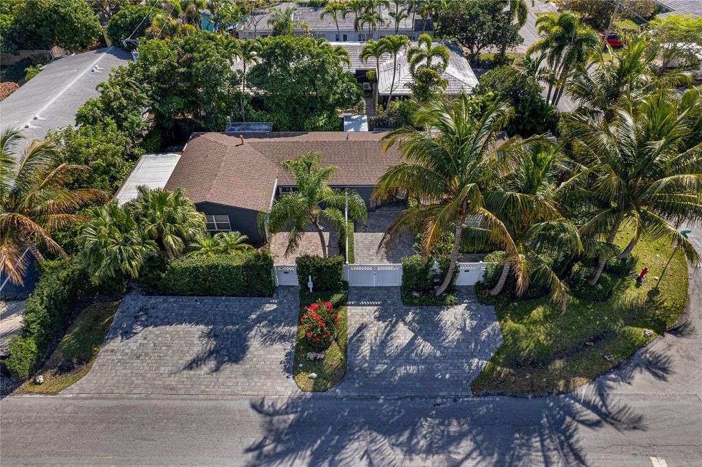 Photo of 2000 NE 18th Street, Fort Lauderdale, FL 33305 (MLS # F10552163)