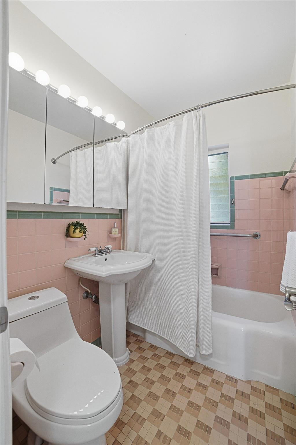 Lauder-Gate 26-48 B - Residential Income