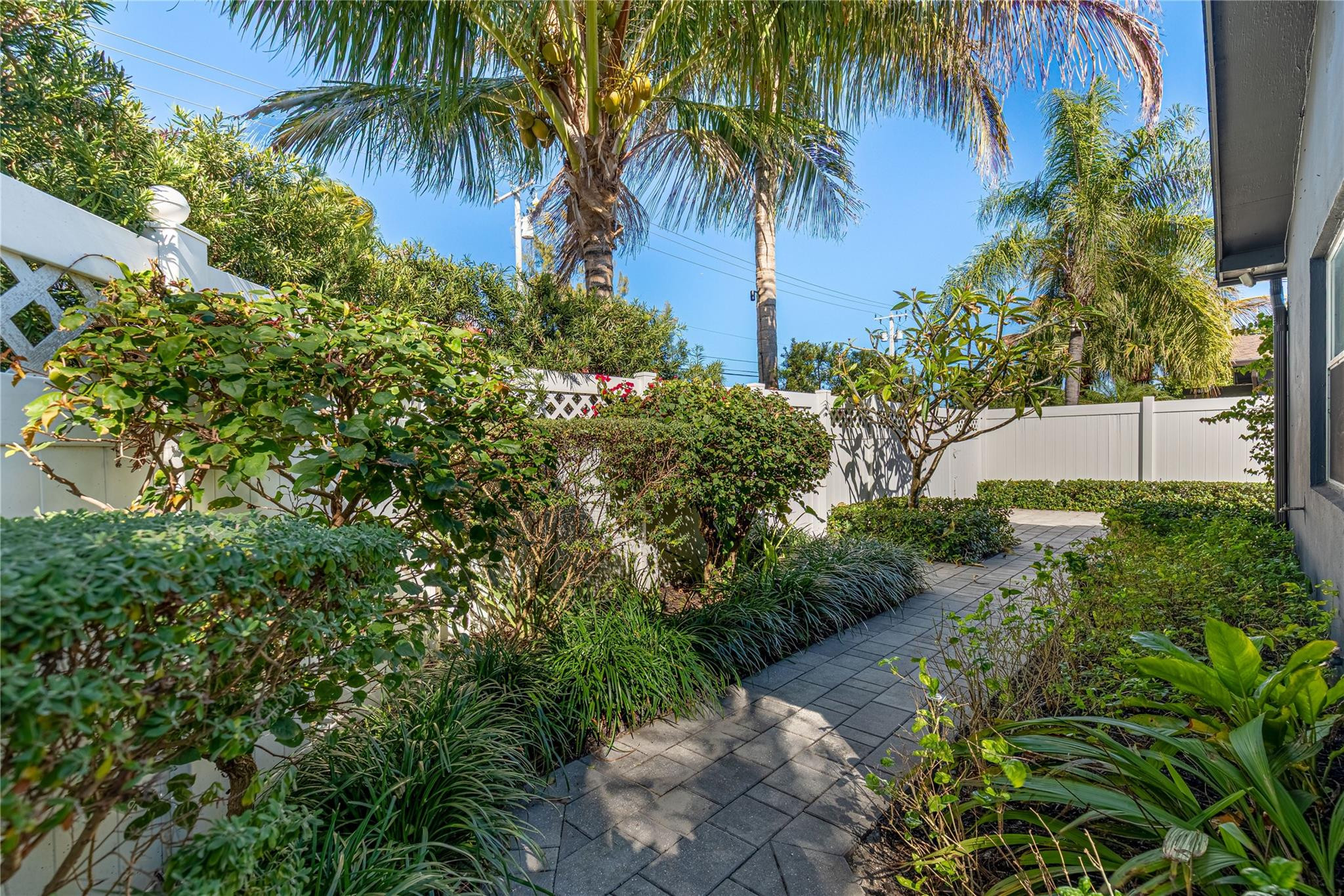 Lauder-Gate 26-48 B - Residential Income