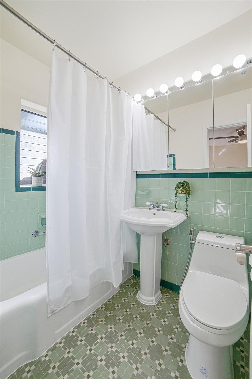 Lauder-Gate 26-48 B - Residential Income