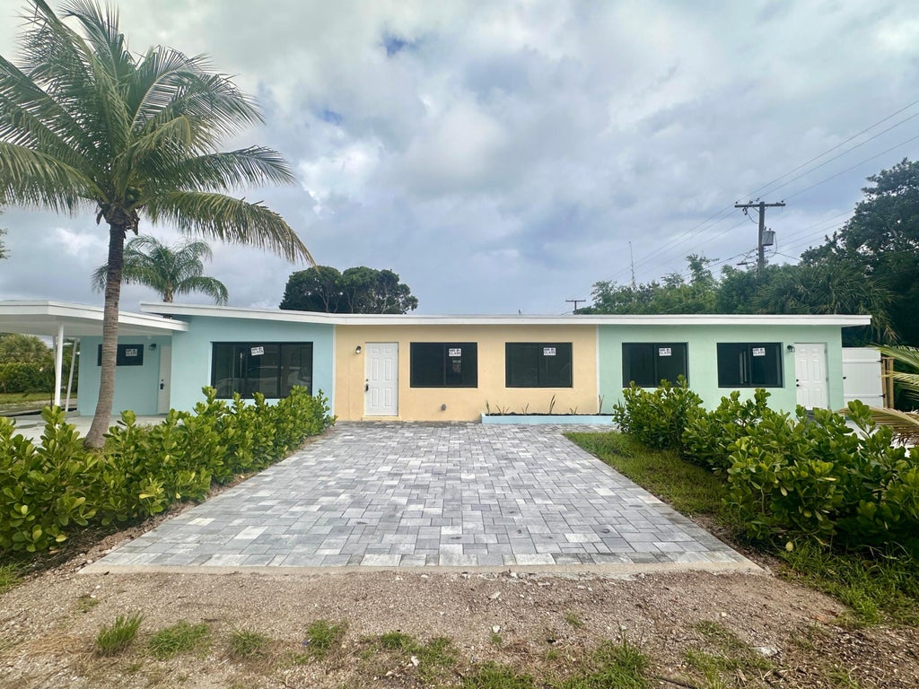 Photo of 1230 S Federal Highway, Lake Worth Beach, FL 33460 (MLS # B26080397)