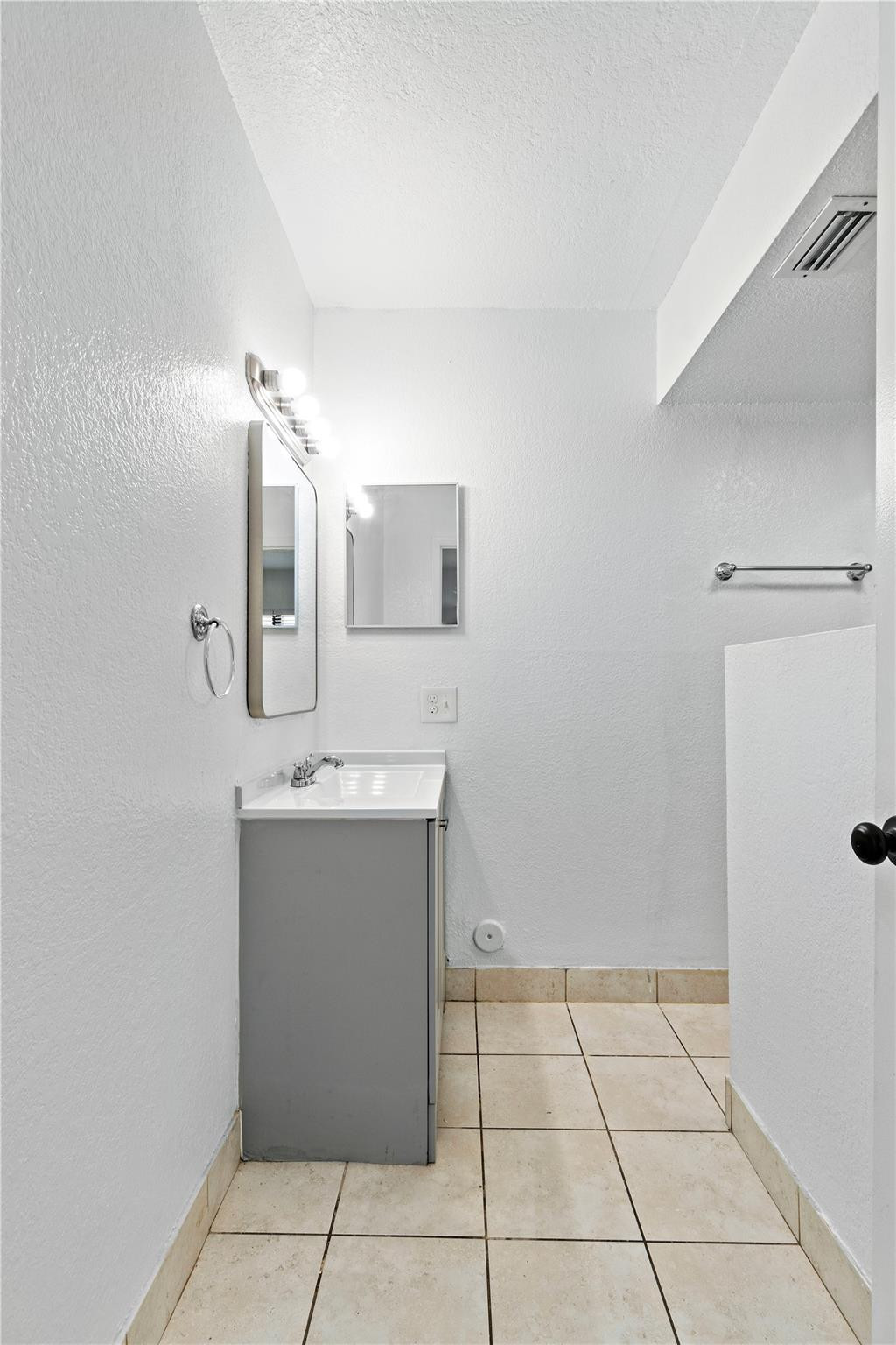EAGLE MANOR CONDO - Residential Lease