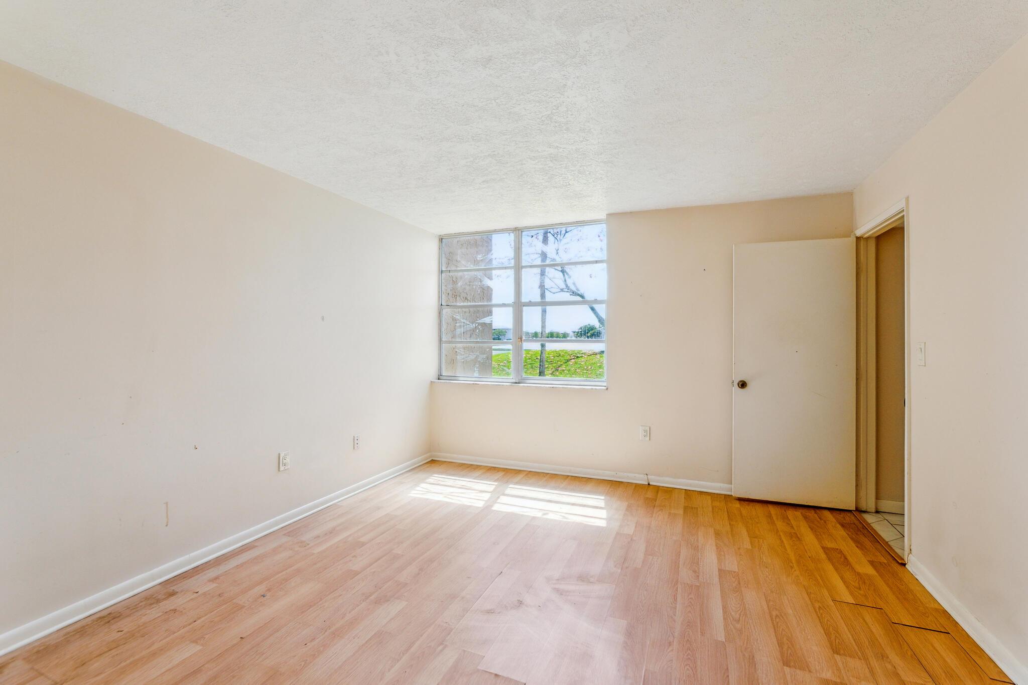 TANGERINE CONDOMINIUM FOU - Residential