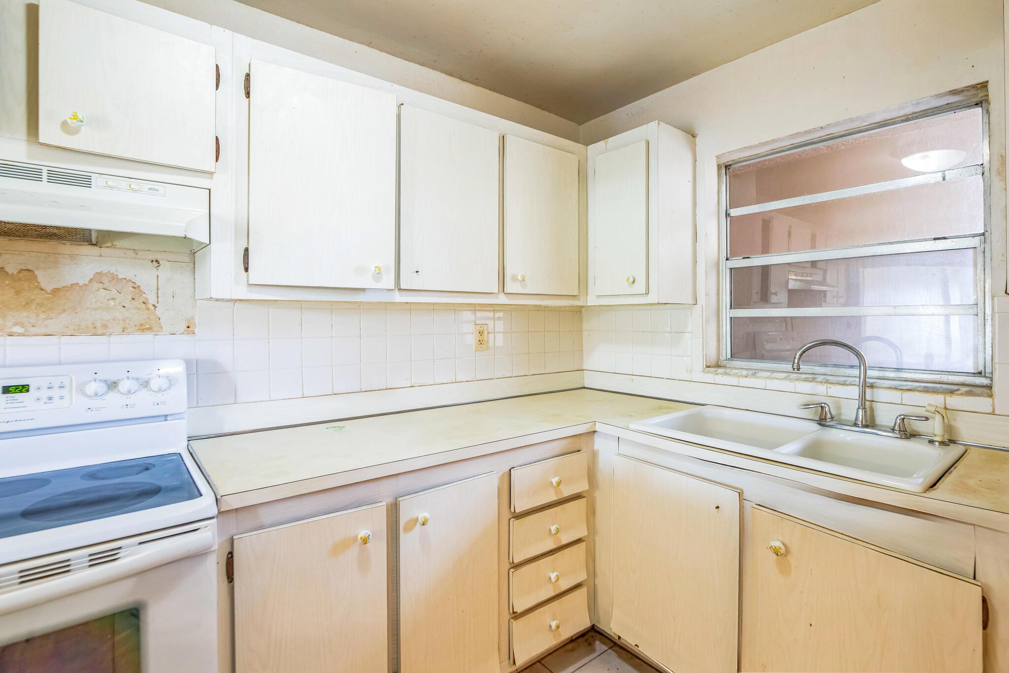 TANGERINE CONDOMINIUM FOU - Residential