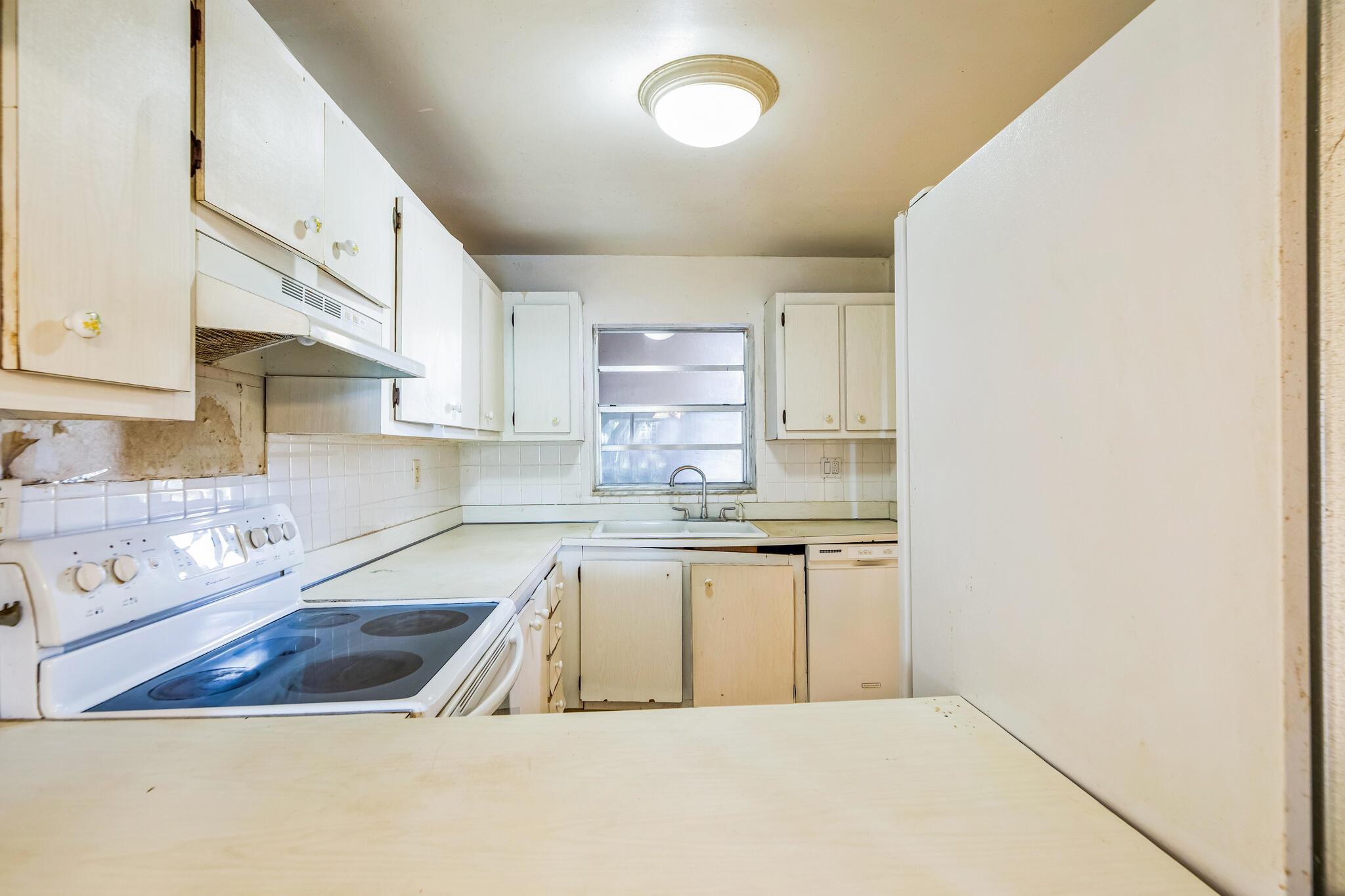 TANGERINE CONDOMINIUM FOU - Residential