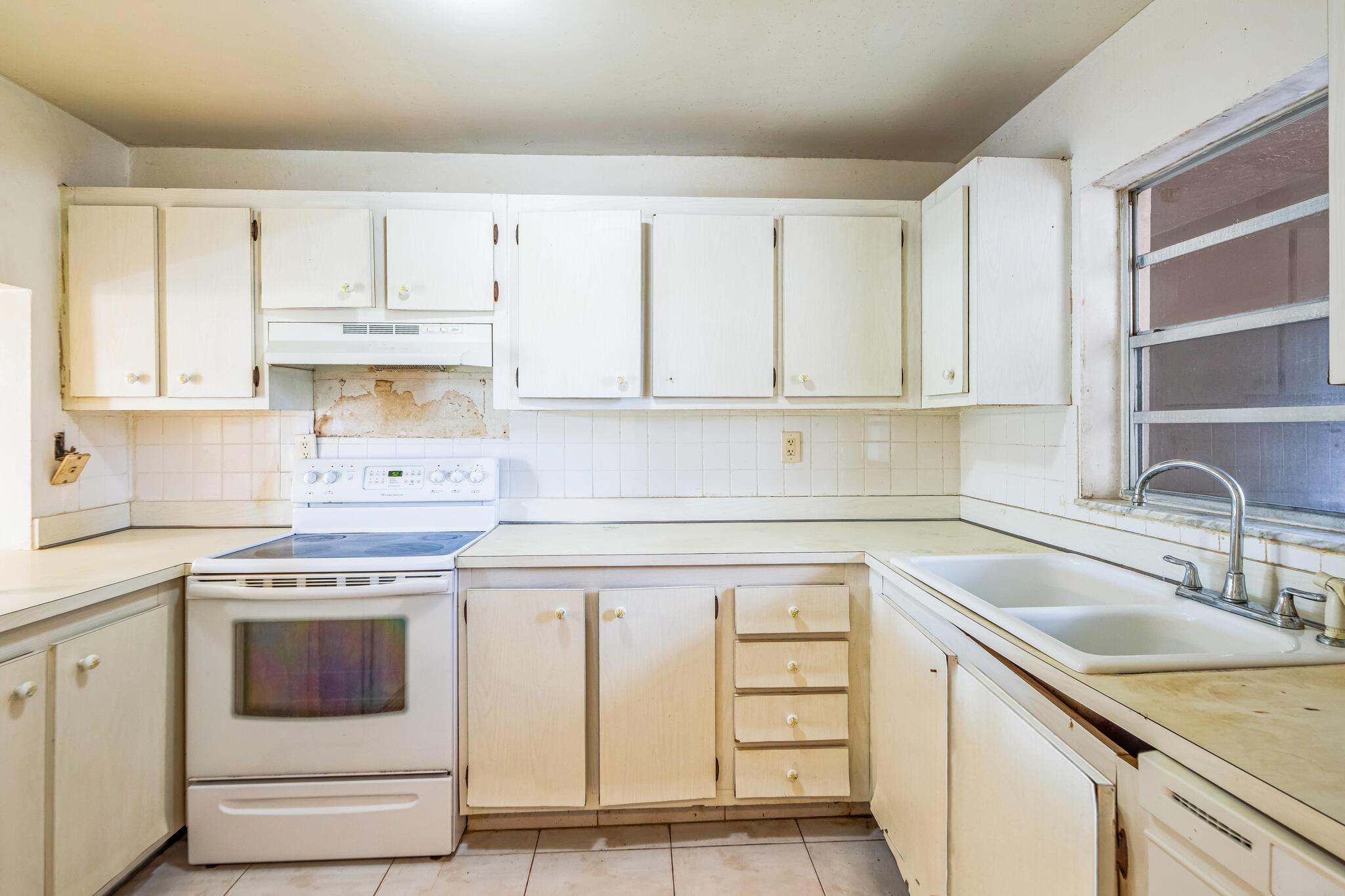 TANGERINE CONDOMINIUM FOU - Residential