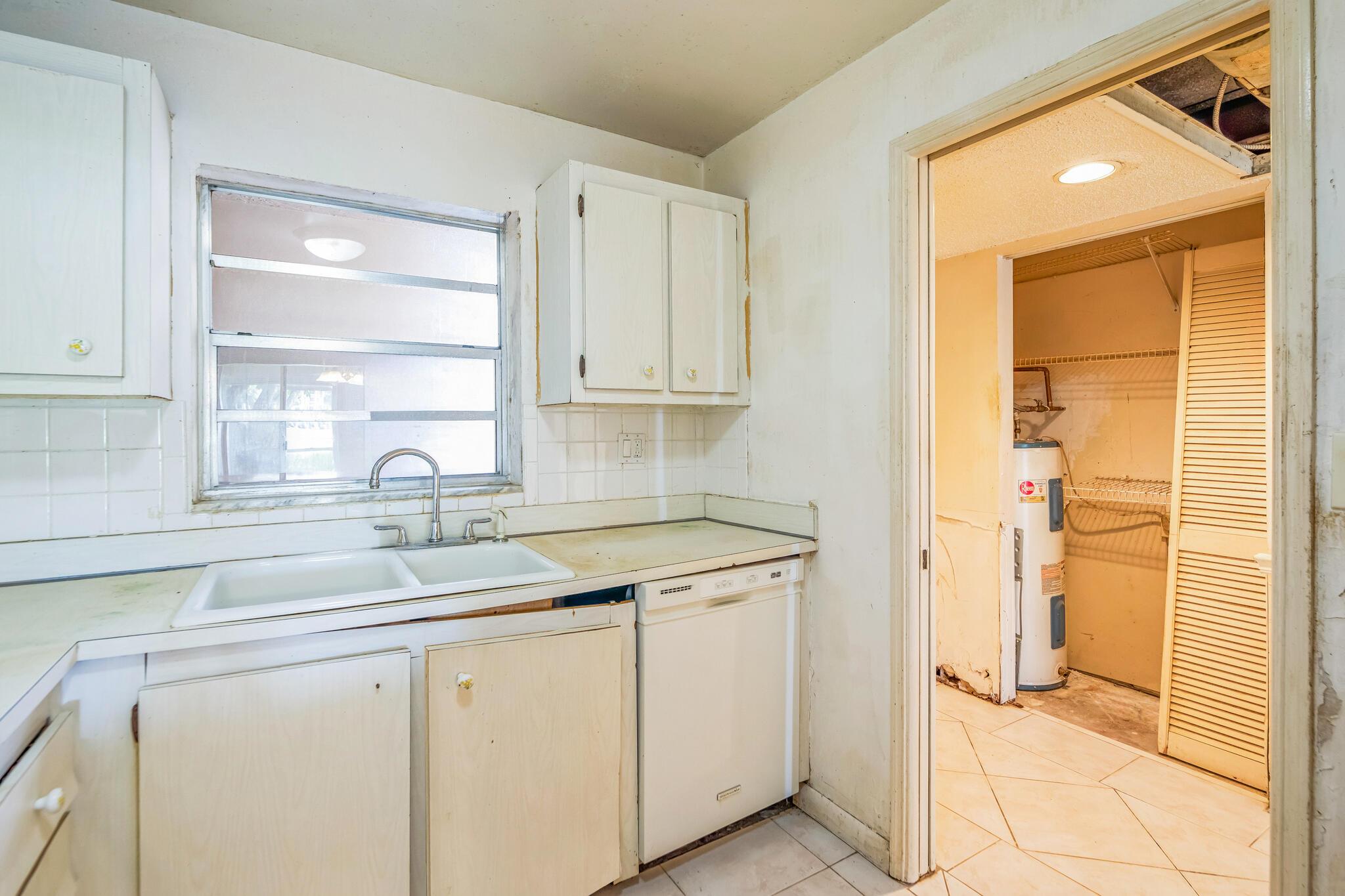 TANGERINE CONDOMINIUM FOU - Residential
