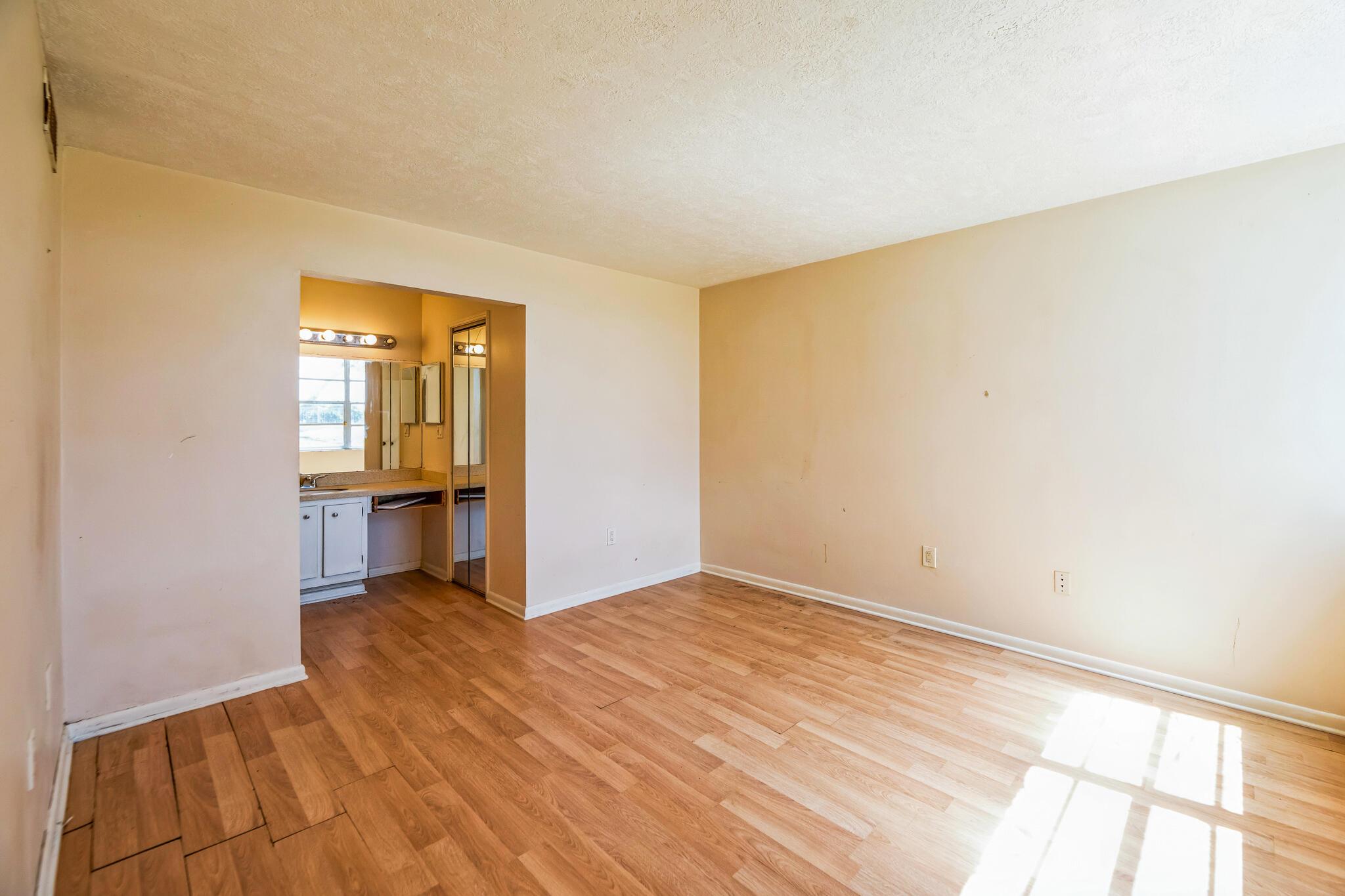 TANGERINE CONDOMINIUM FOU - Residential